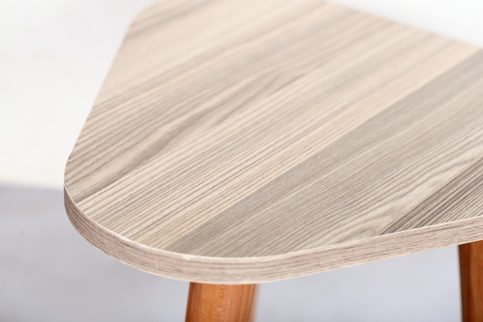 Triangle table ZAN legs Beige